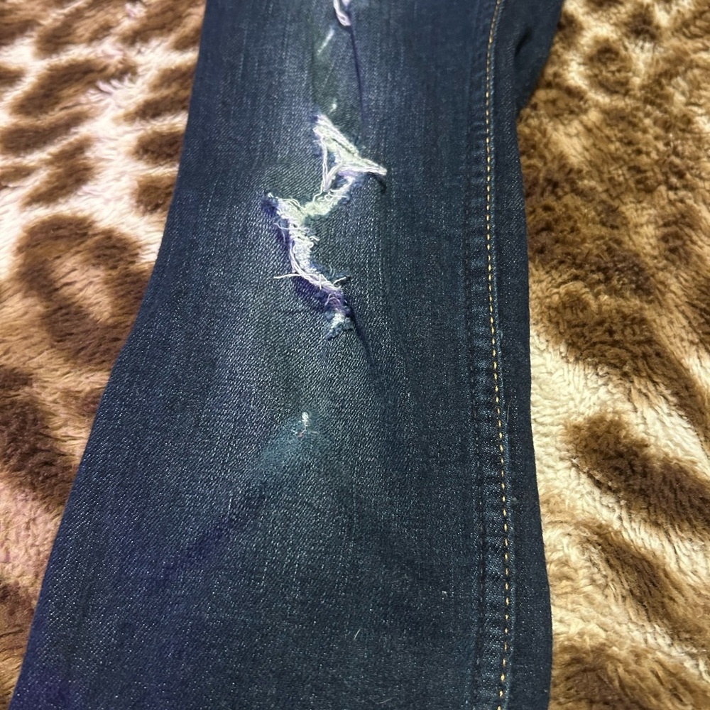 Women's Distressed Hollister Blue Jeans - Picture 5 of 9